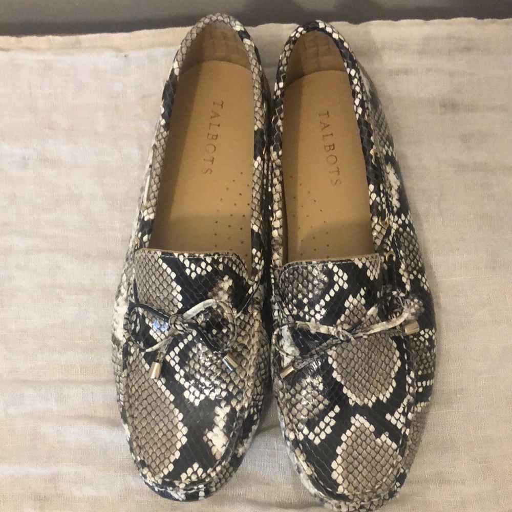 Talbots Genuine Leather Snake Skin loafers. Womens size 10.5